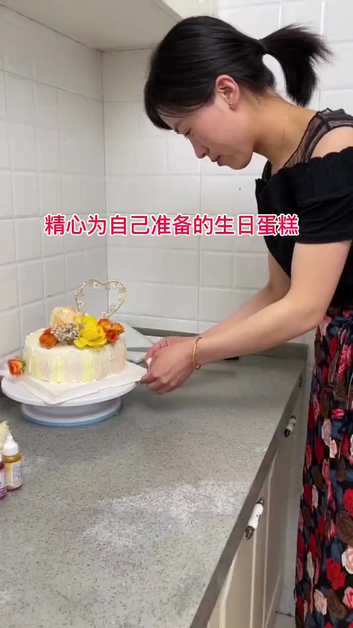 首次自制鲜花榴莲生日蛋糕，祝自己生日快乐