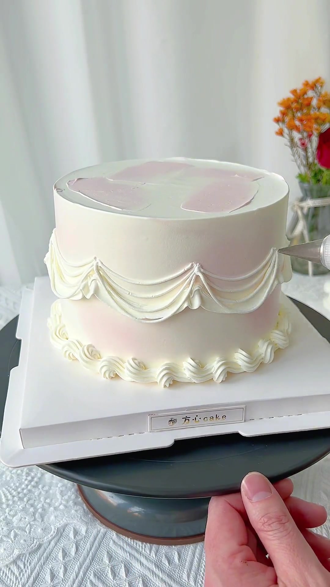 要在5寸蛋糕上画龙画凤的顾客，我把8寸图案单让