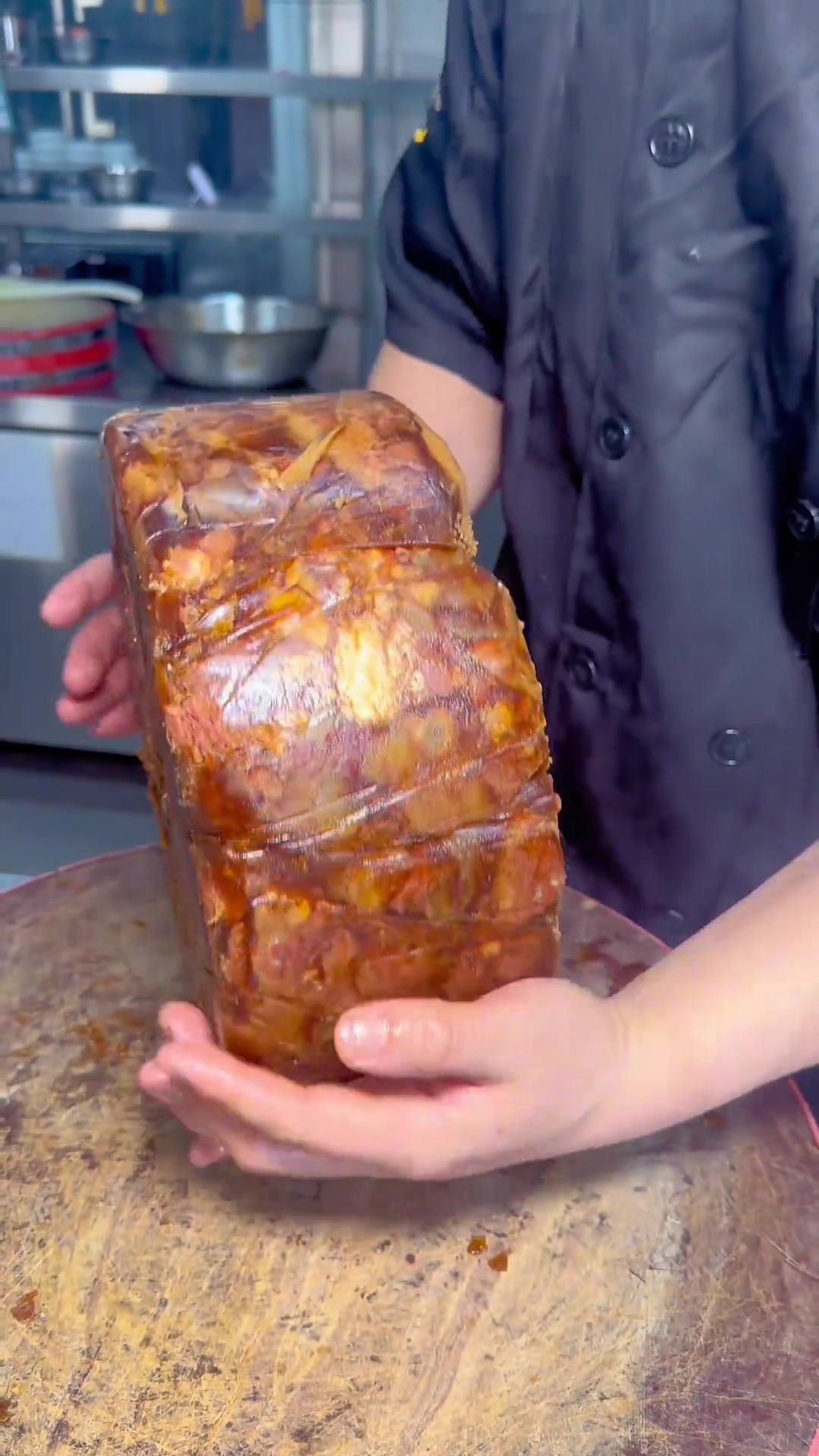 一盘老家小车牛肉，满是人间烟火味；一壶美酒三五好友，全是生活真滋味