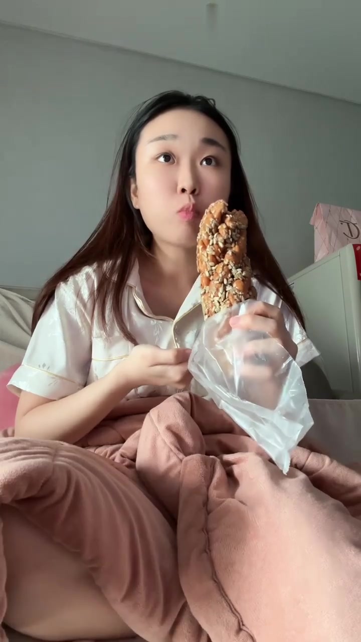 今日份快乐饮食之糖沙翁、肉酱薯条、漏奶华、汉堡、蛋糕……