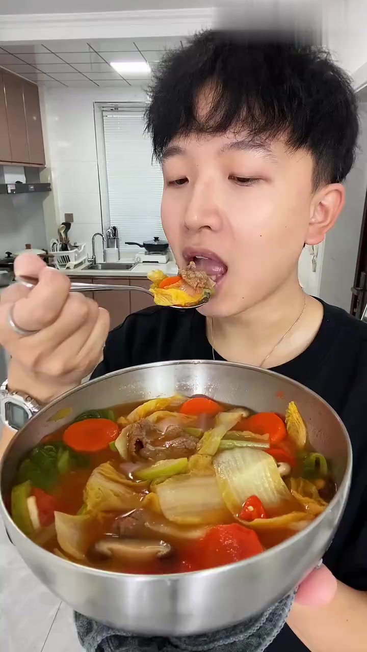 减脂期超火何洁烫菜！水煮菜热量麻辣烫味！