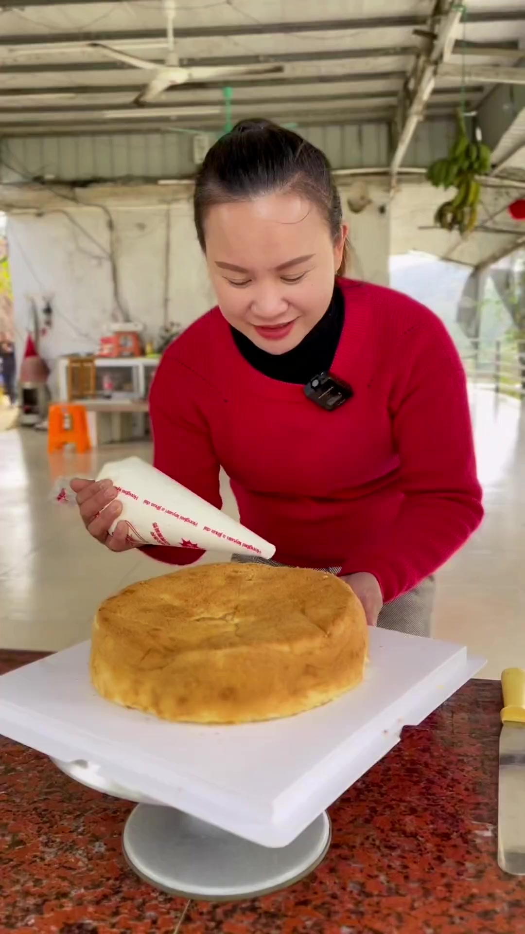 老爸八十多岁生日，亲自做了个蛋糕