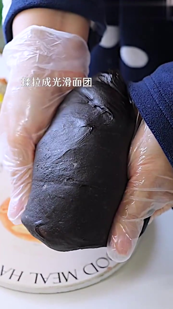 酷黑海盐奥利奥雪媚娘