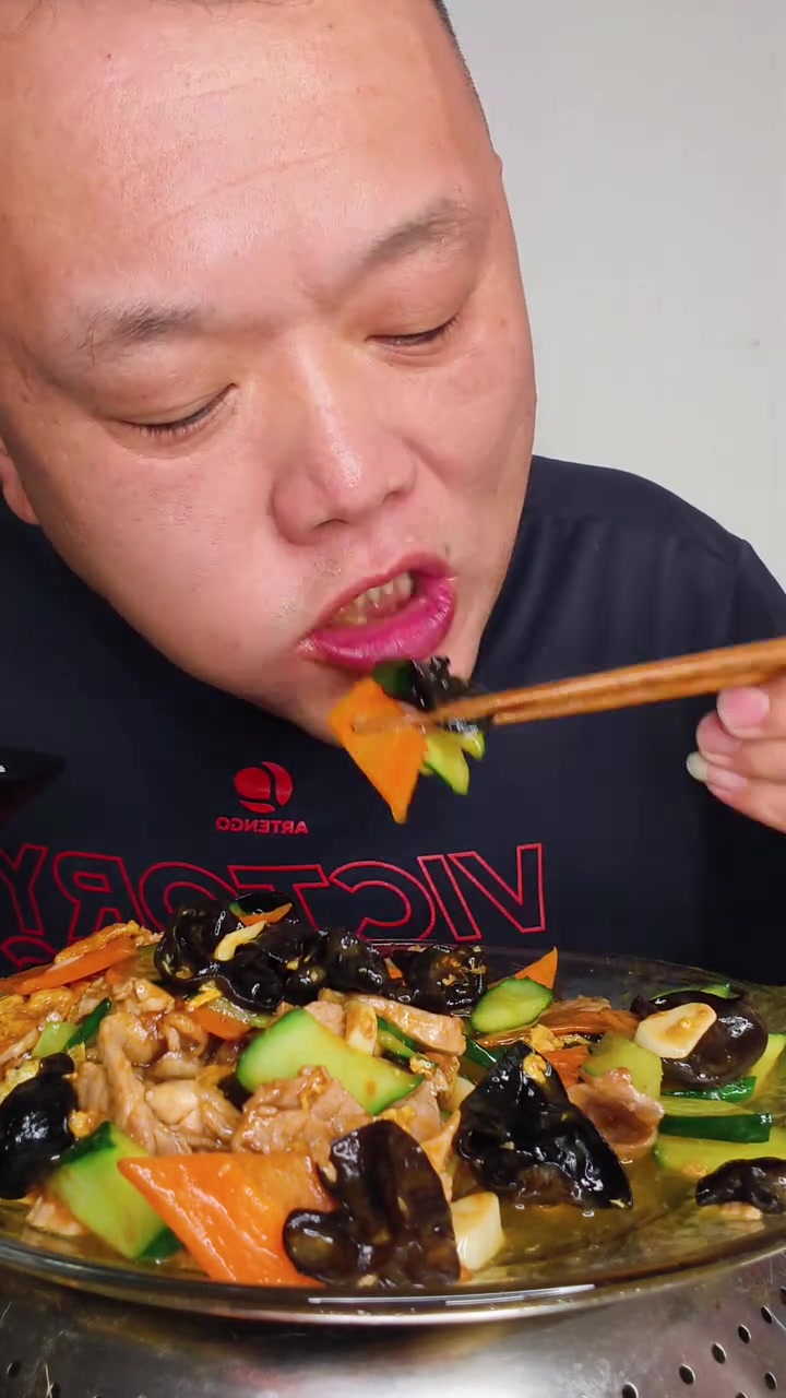 木鱼肉配凉饭嘎嘎爆的奇妙组合