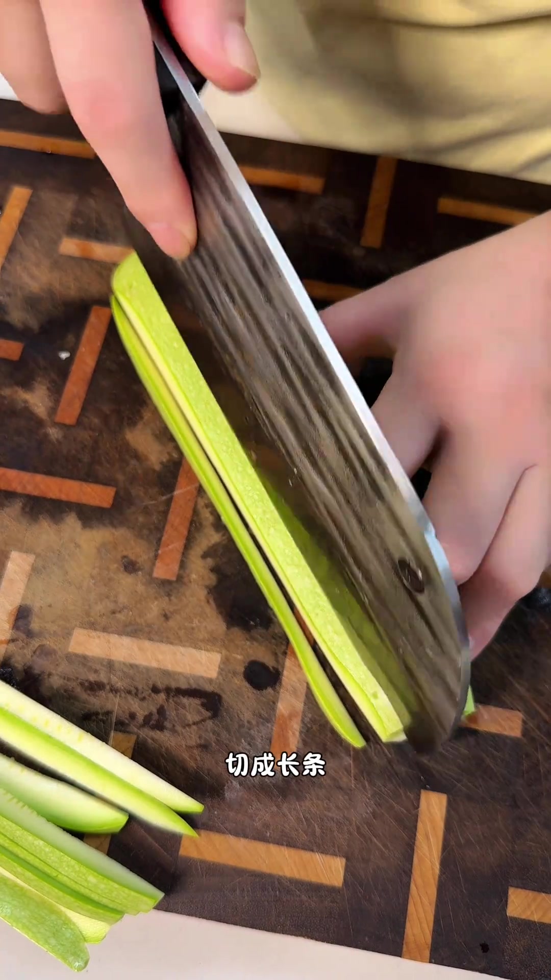今日做道简单又好吃的下饭菜：西葫芦炒肉末
