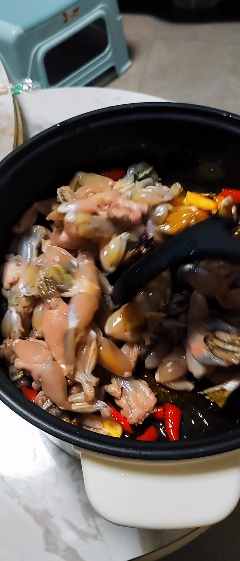 家常美食,爆炒田鸡!