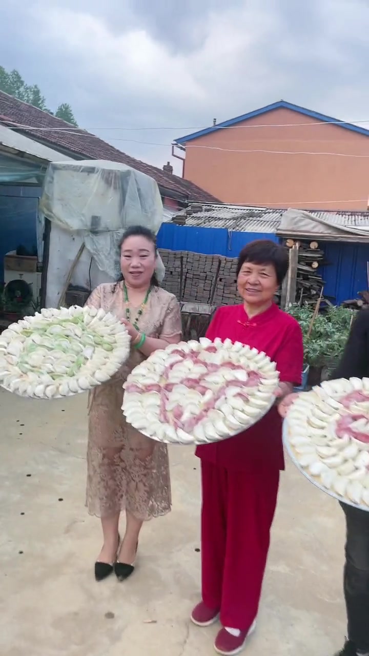 大侄结婚包的喜饺子百年好合