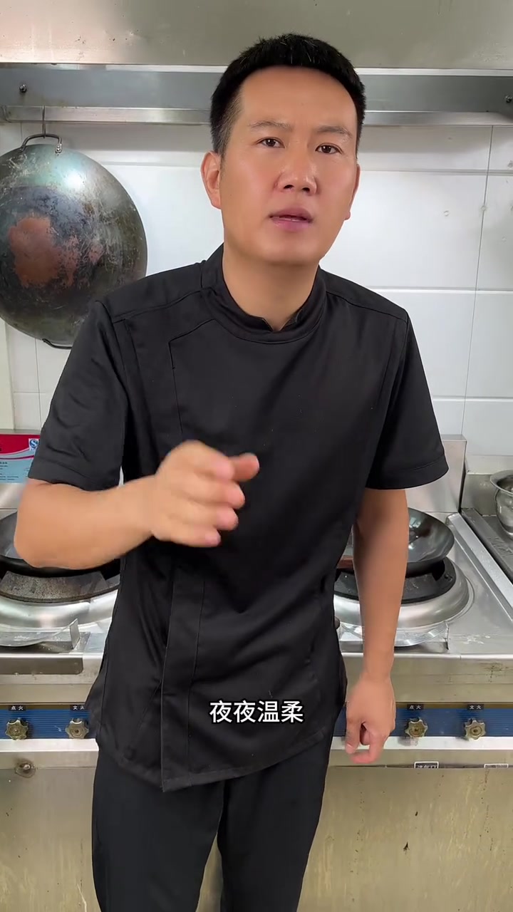 夏天用电饭锅炖排骨酸菜,简单不出汗