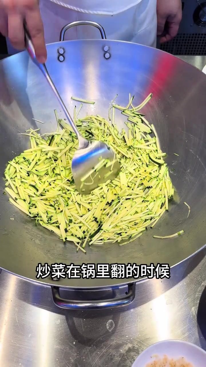 香嫩爽口的小炒青瓜！