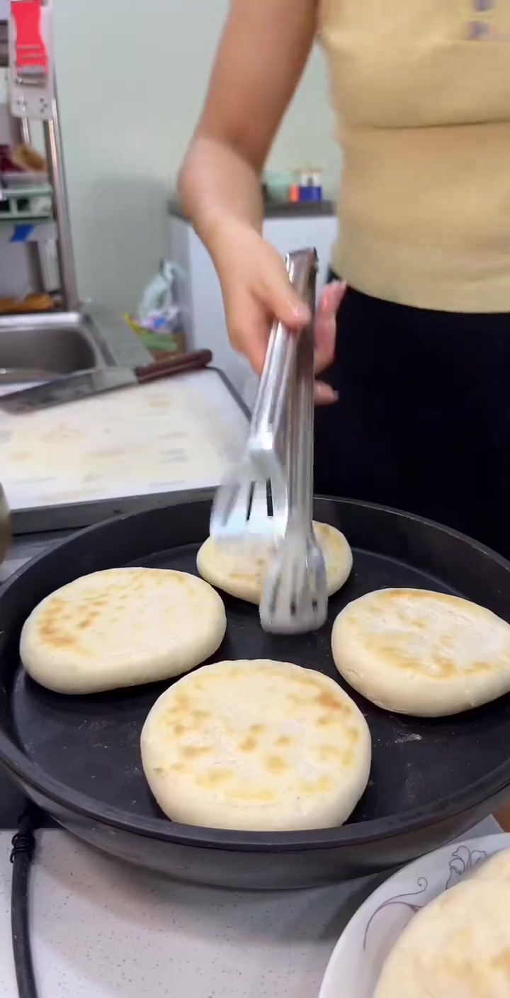 自制肉夹馍超香！简单卤肉发面做小饼，老王打鱼归来