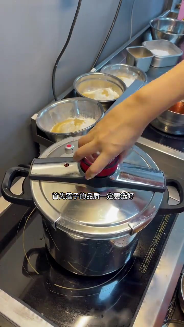深圳工作室一日：卖海底椰龟苓膏与陈皮莲子红豆沙