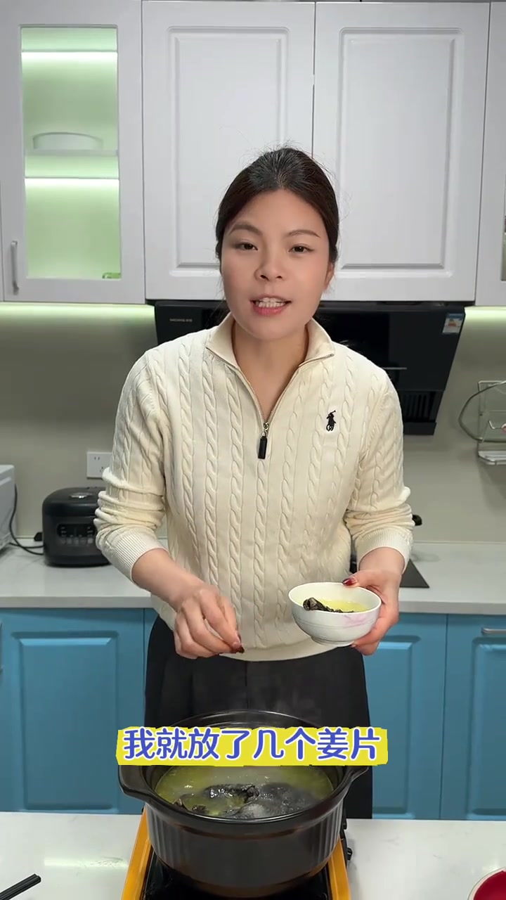 农家散养乌鸡，都是散养的跑地鸡
