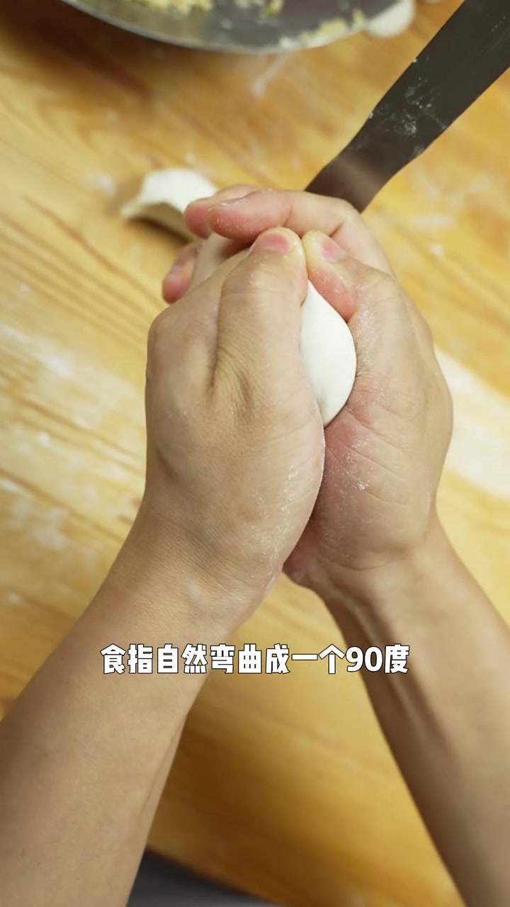 你包饺子还在一下一下捏褶吗