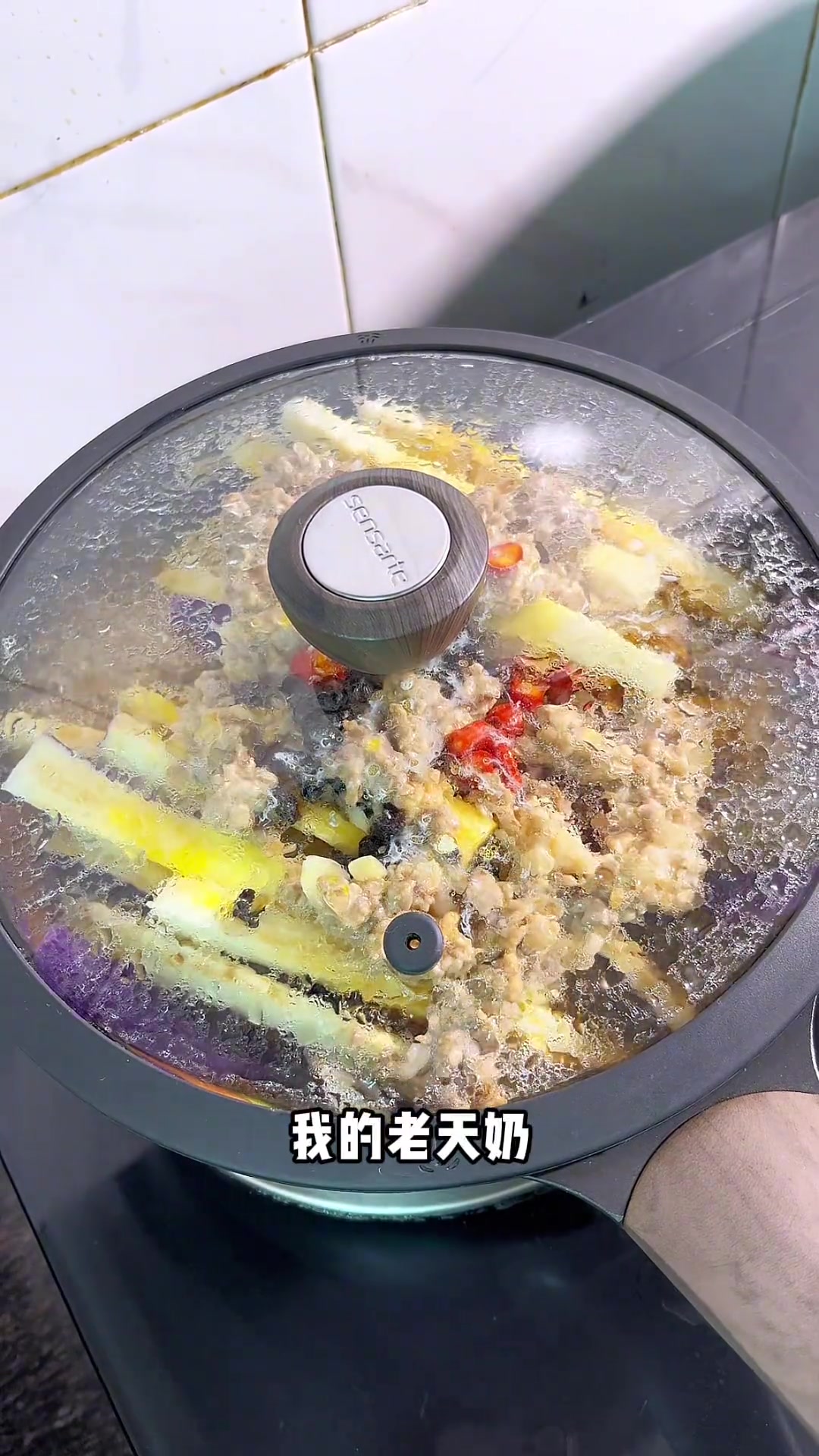 跟着主母邪修,方便美味并存的茄子豆角肉末做法
