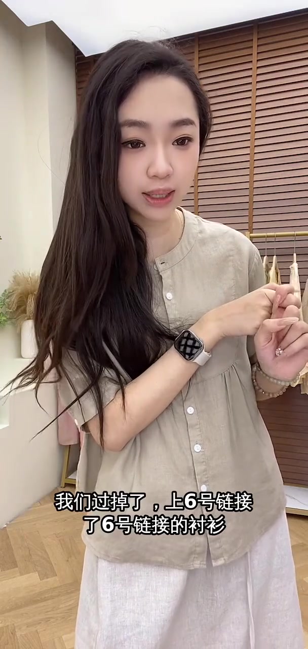 10号奶茶色亚麻上衣，黄黑皮也能轻松驾驭，快来直播间看看吧！