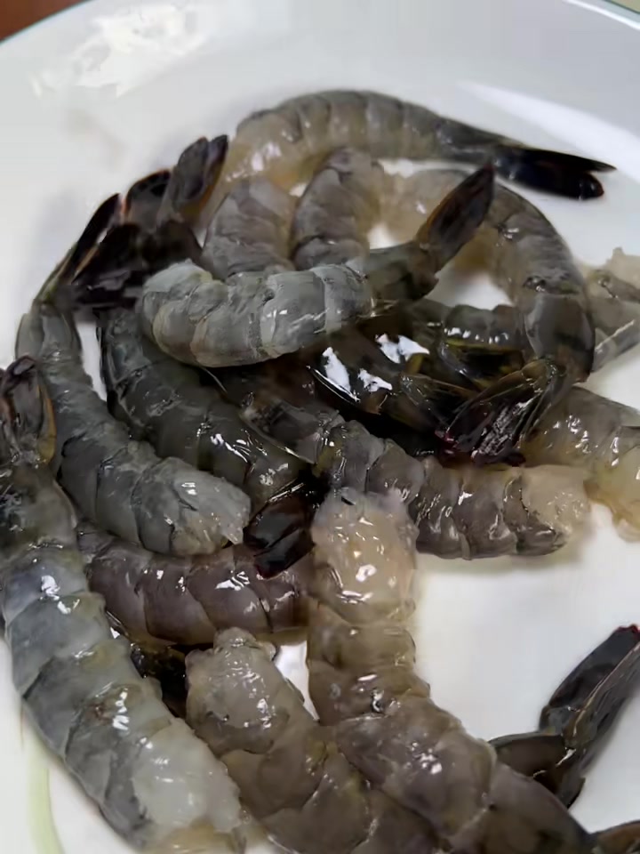 吃广西鱼生只有第一次没有最后一次，夏天就应该来一盘草鱼鱼生！