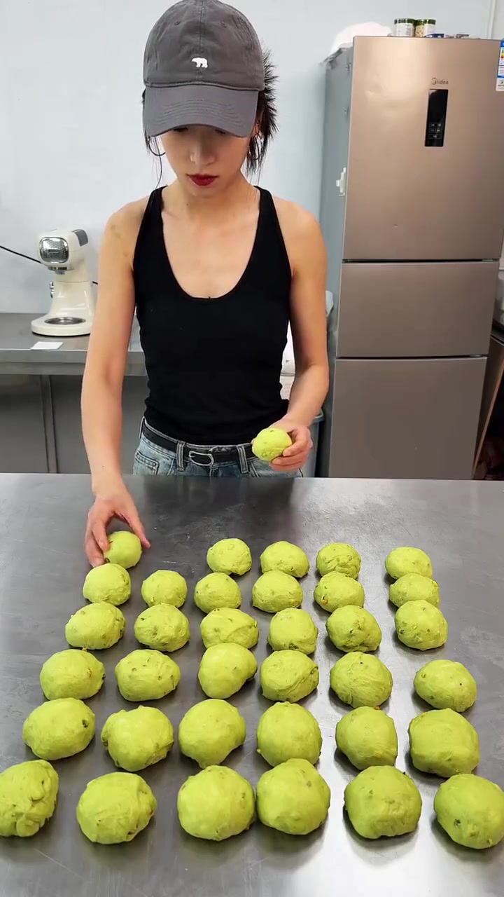 105s体验「开心果凤梨芭乐冰面包」制作过程