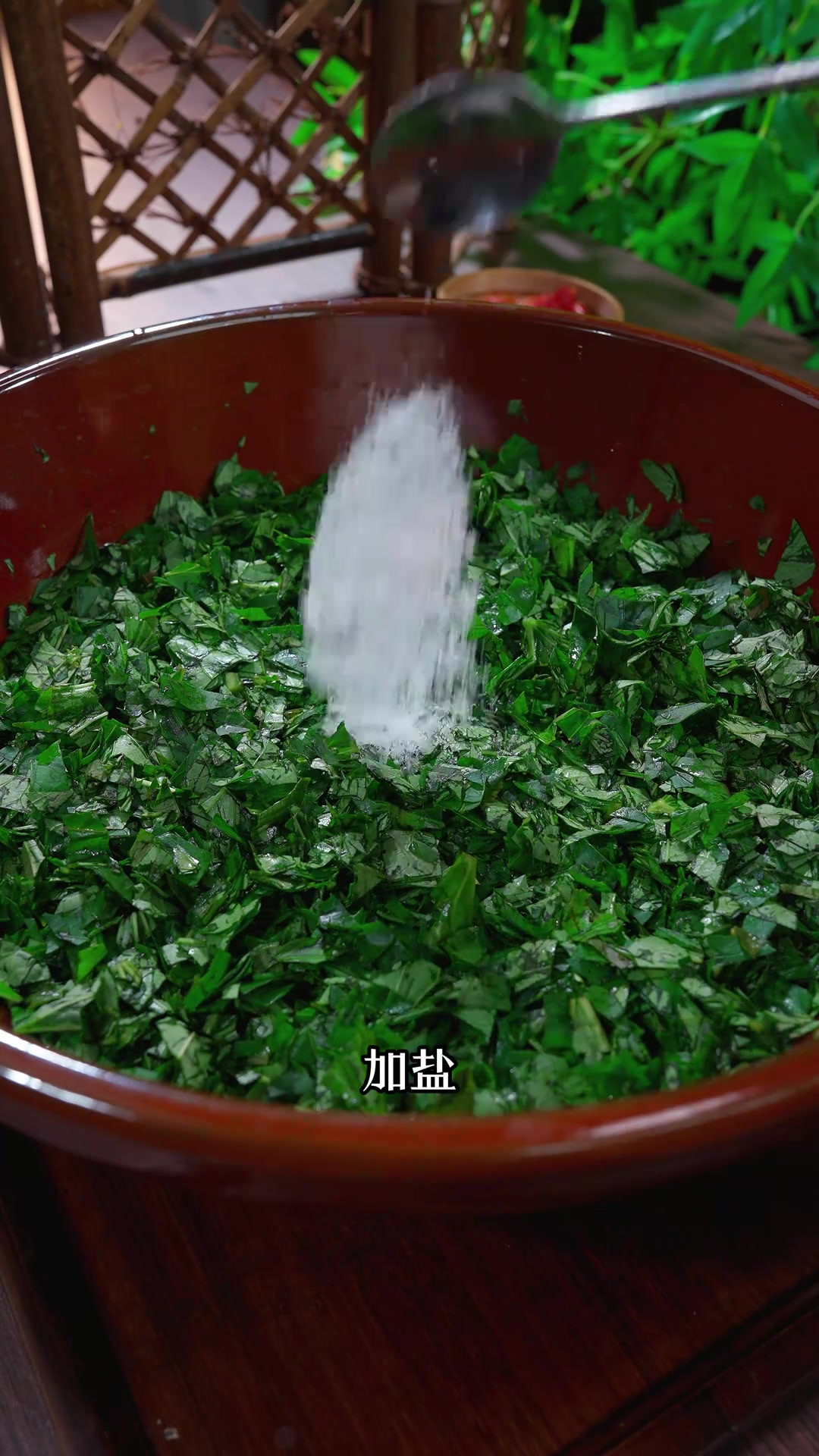 红薯叶能做多种美食,其窝窝头营养丰富家人爱吃