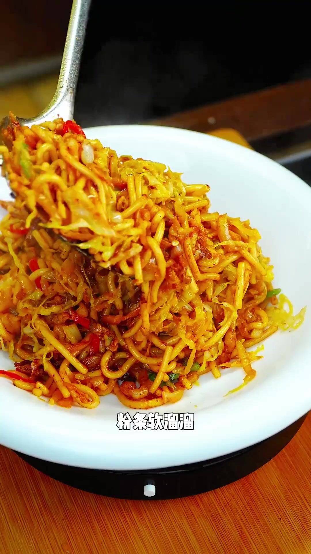 今天来一道酸菜炒粉条，不会做的家人们快来学学