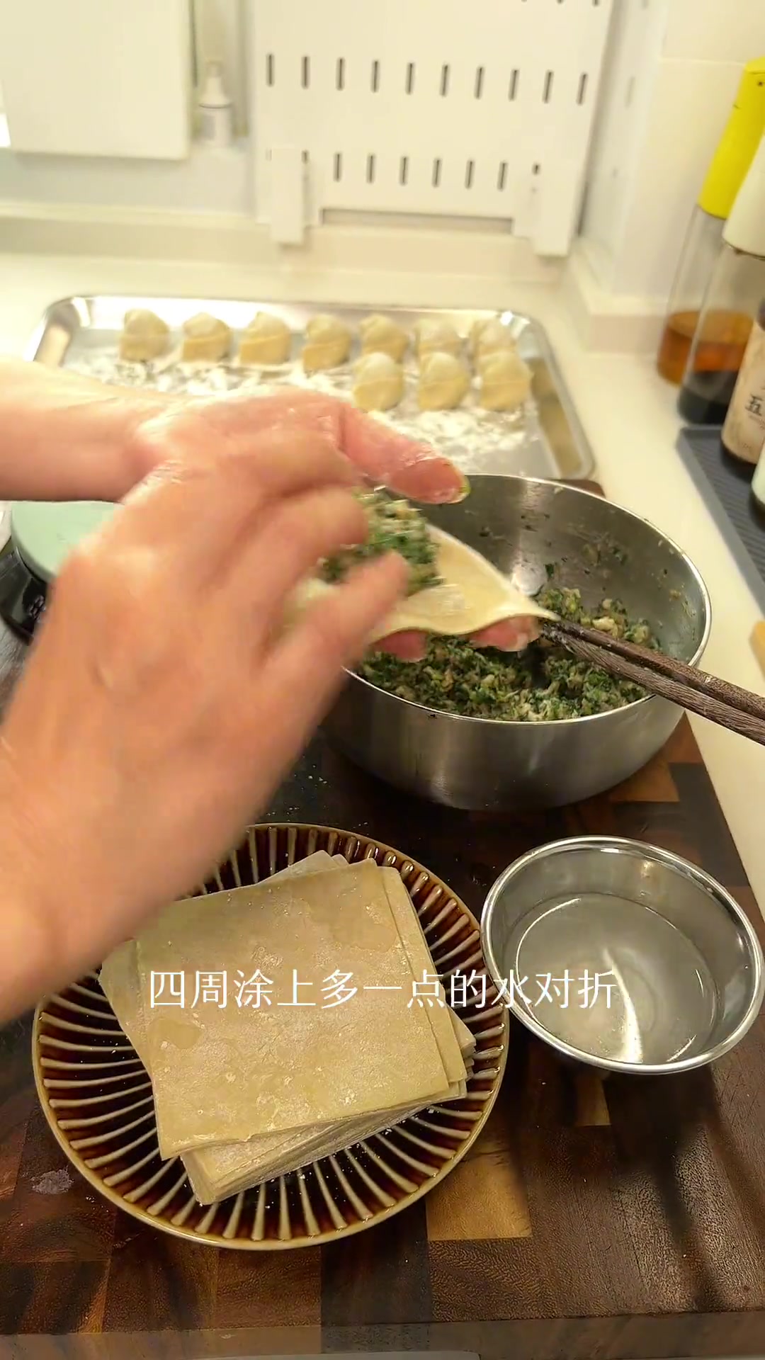荠菜大馄饨来啦，六个四两，优妈能行你们也可以