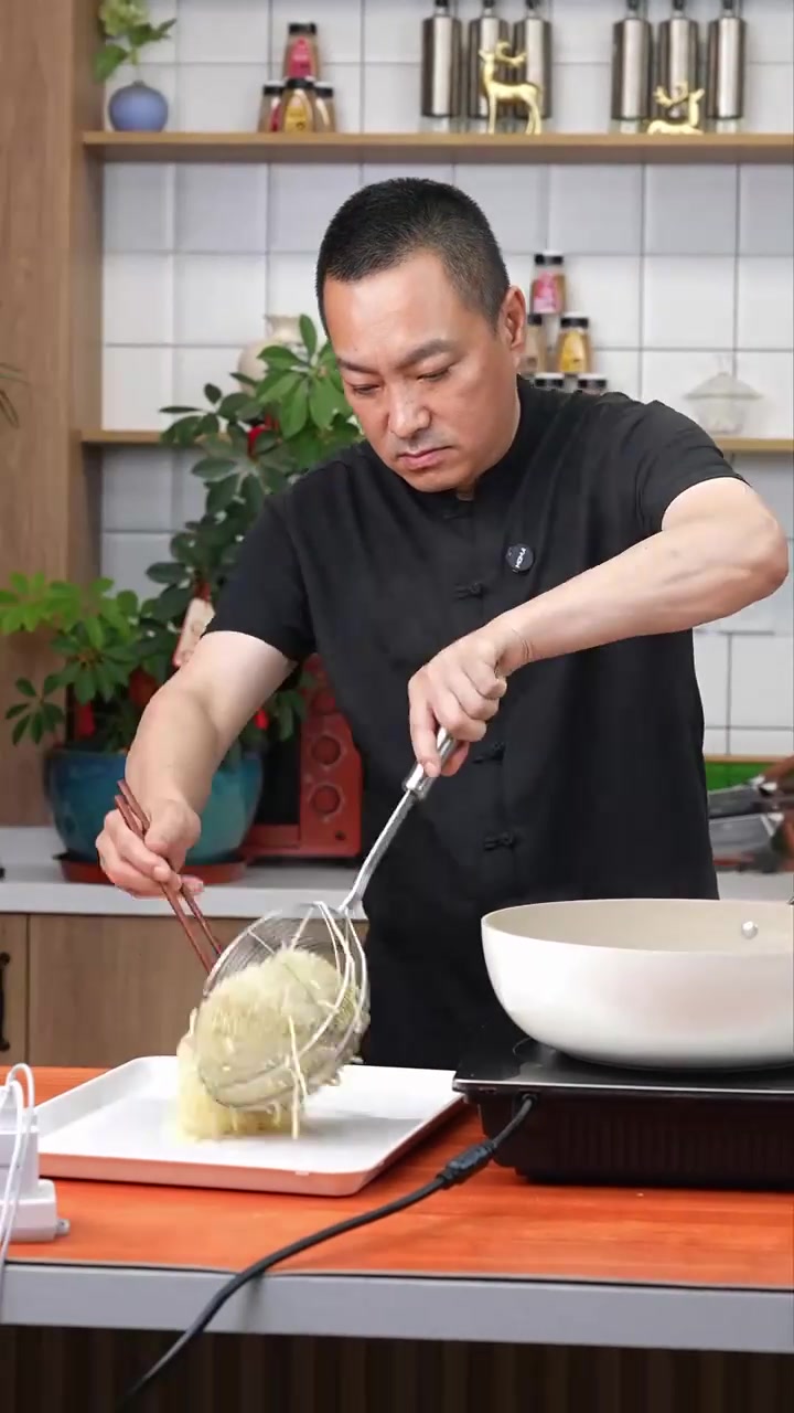 一口冷吃唤醒夏天的胃！今天郝大厨教您做川菜经典菜-蒜泥白肉