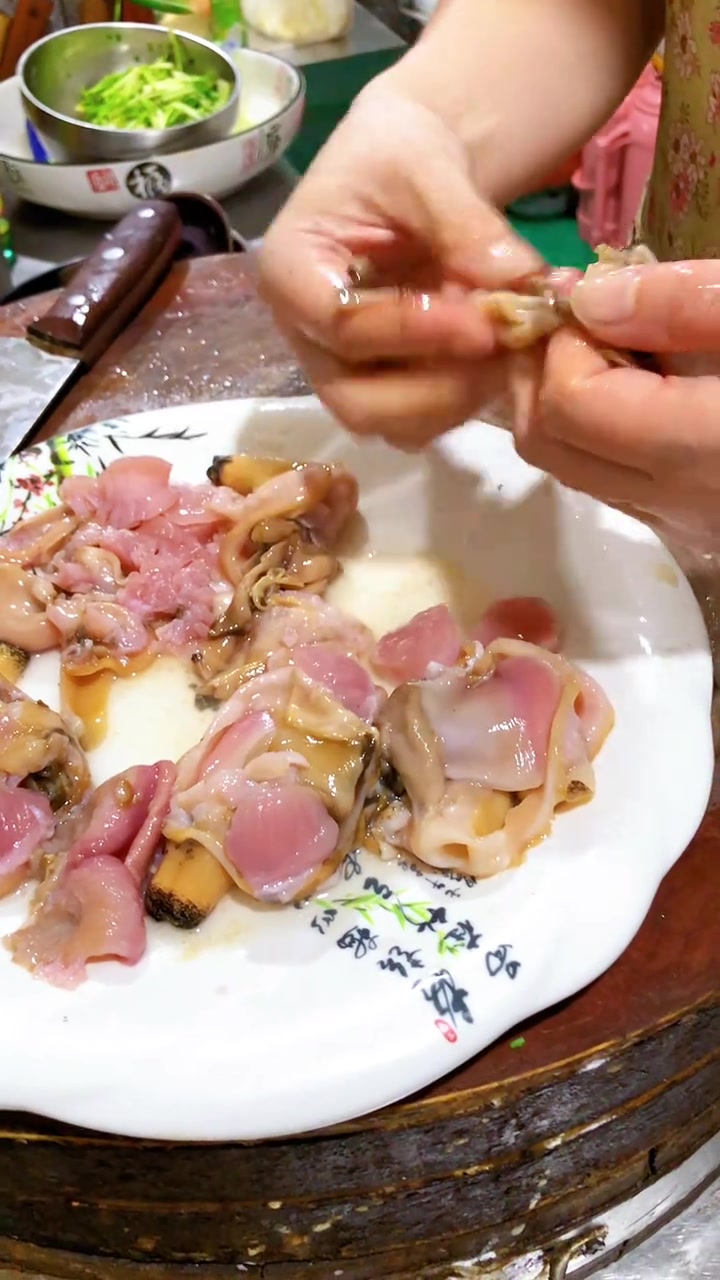 胶东名菜，油爆天鹅蛋～