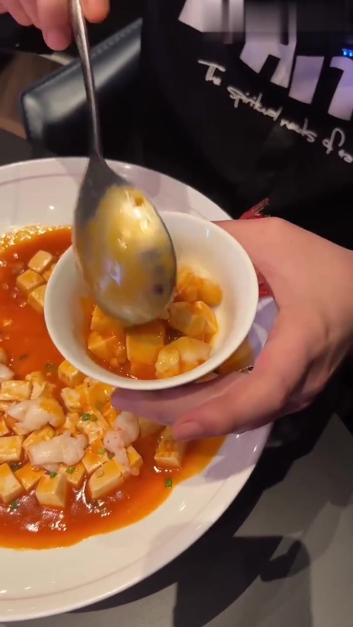 一次看够各种大龙虾！品尝超绝龙虾宴，香到打包！