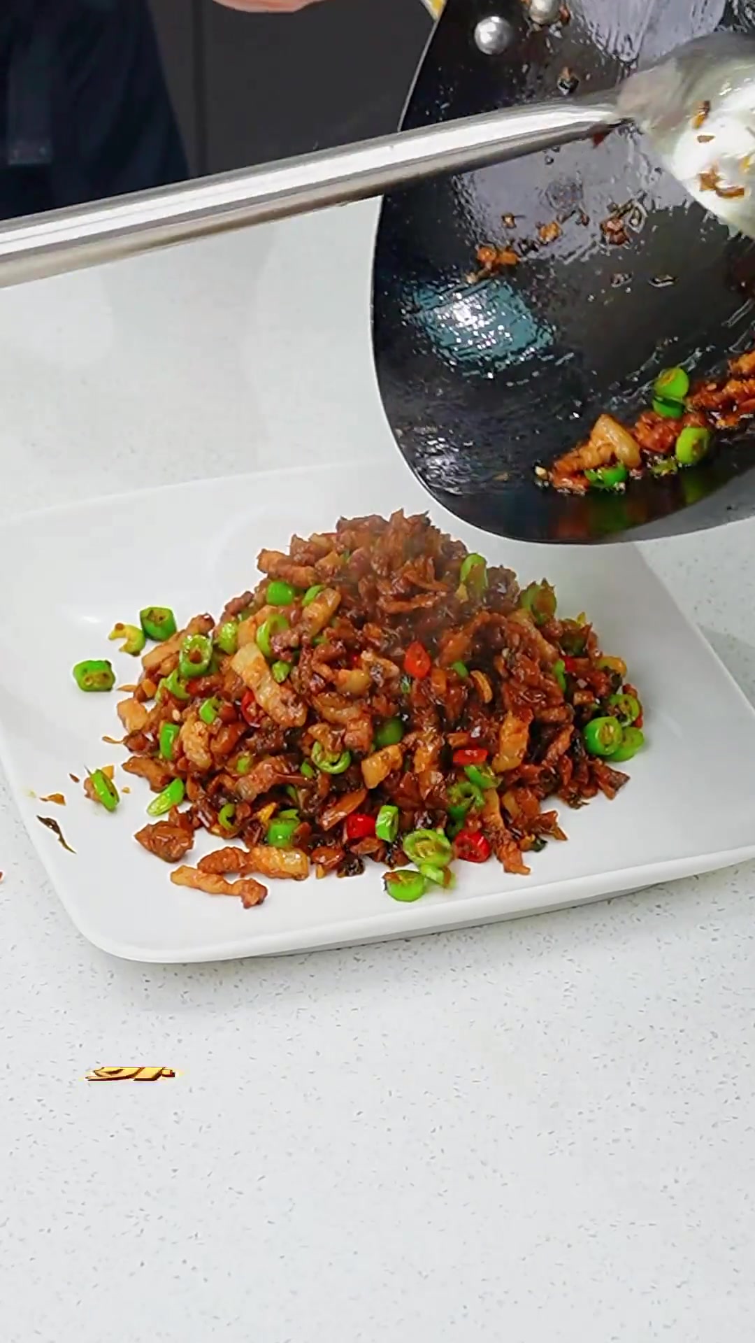 外婆菜炒五花肉，香得很，超下饭