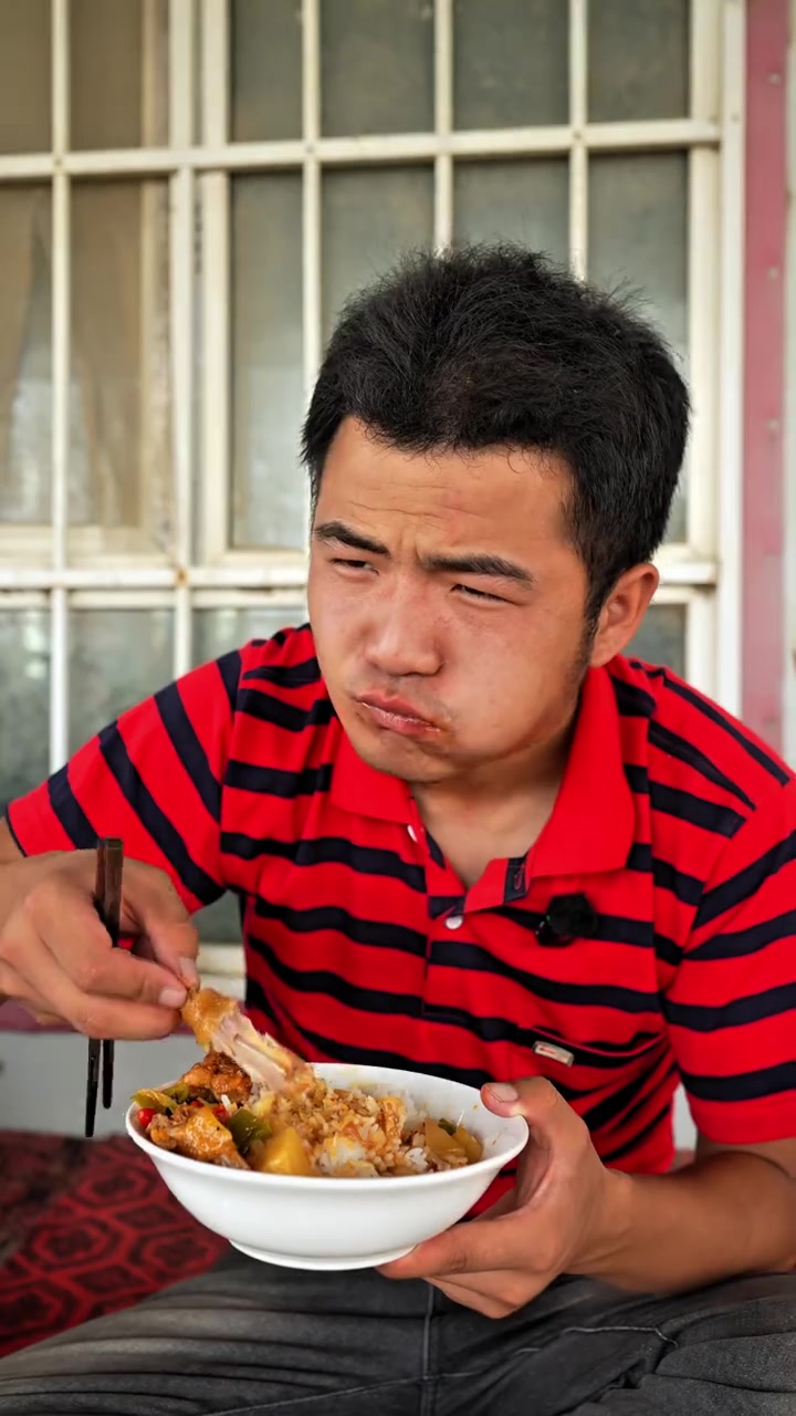 新疆大盘鸡，盘子有多大，感情就有多深