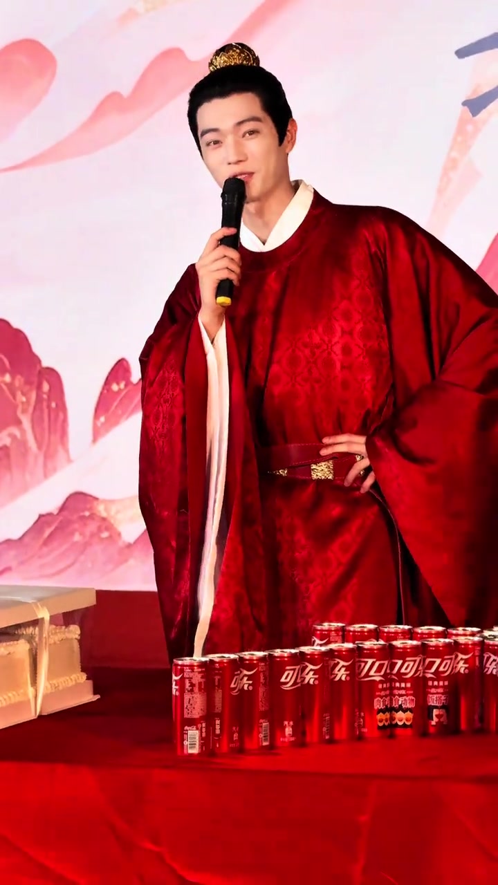 许凯沈润一瓯春杀青，全场一直挑眉嘟嘴wink,超宠超可爱超萌