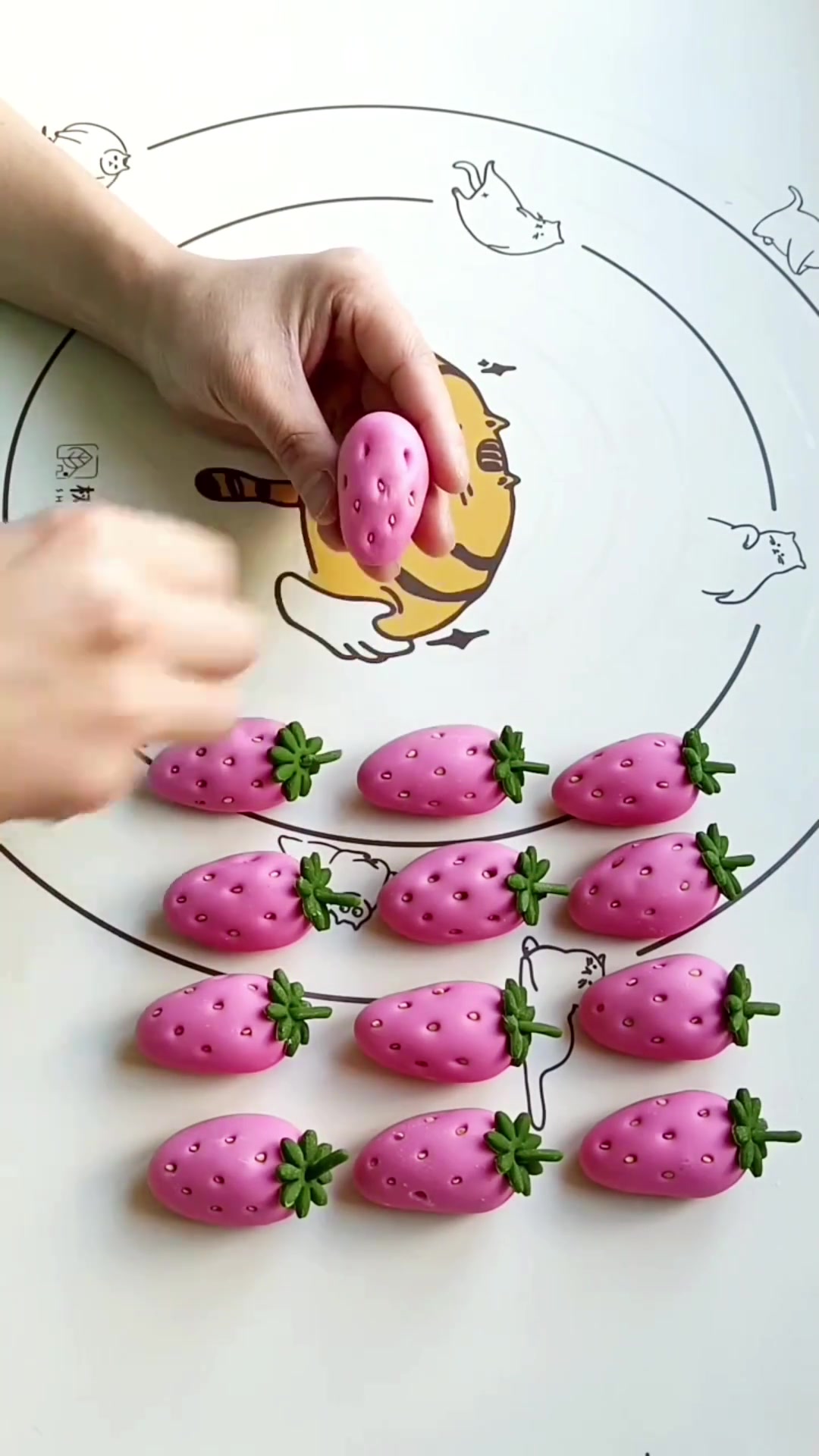 简单易学的草莓小馒头做法