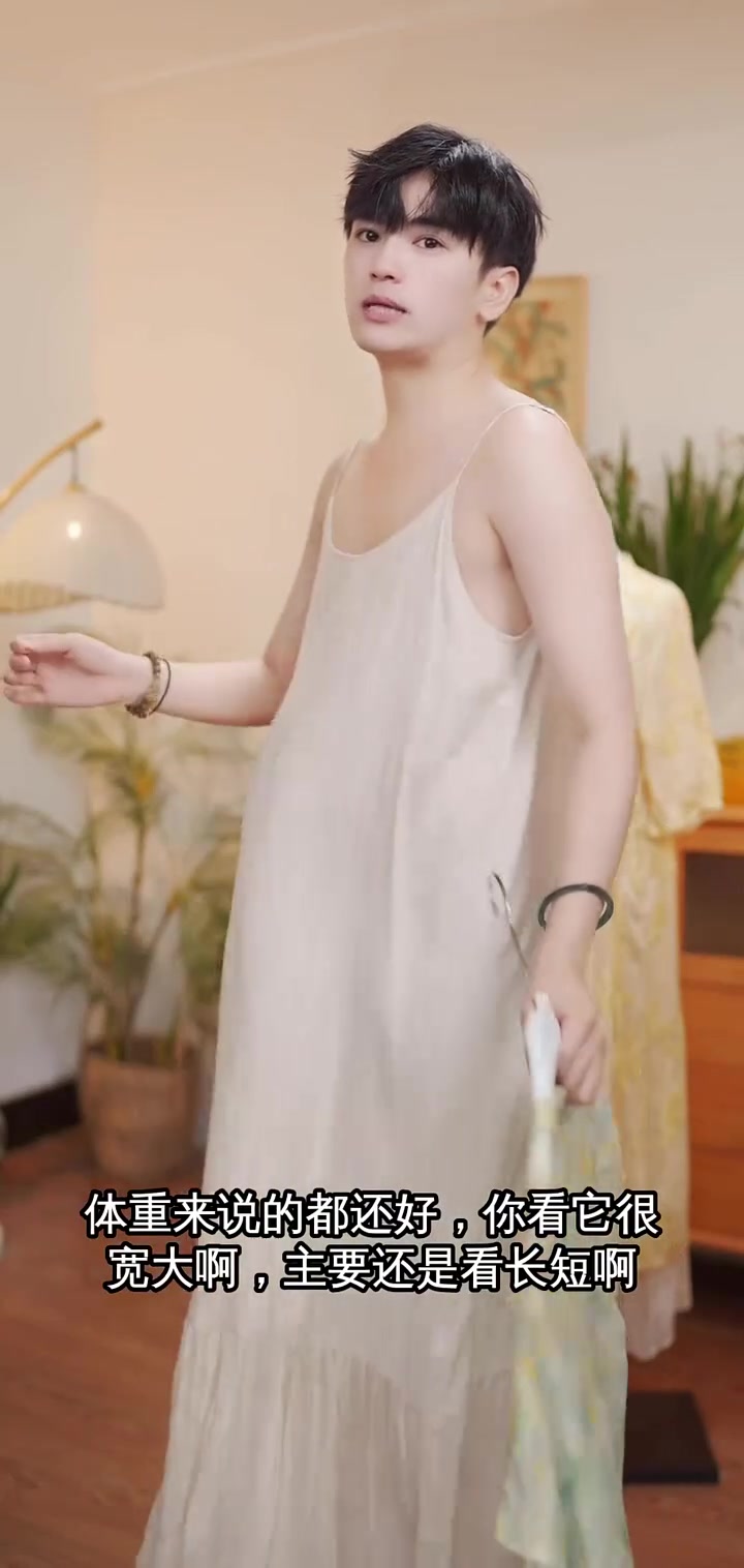 直播间新品鱼尾裙试穿,快来选购适合你的款式!