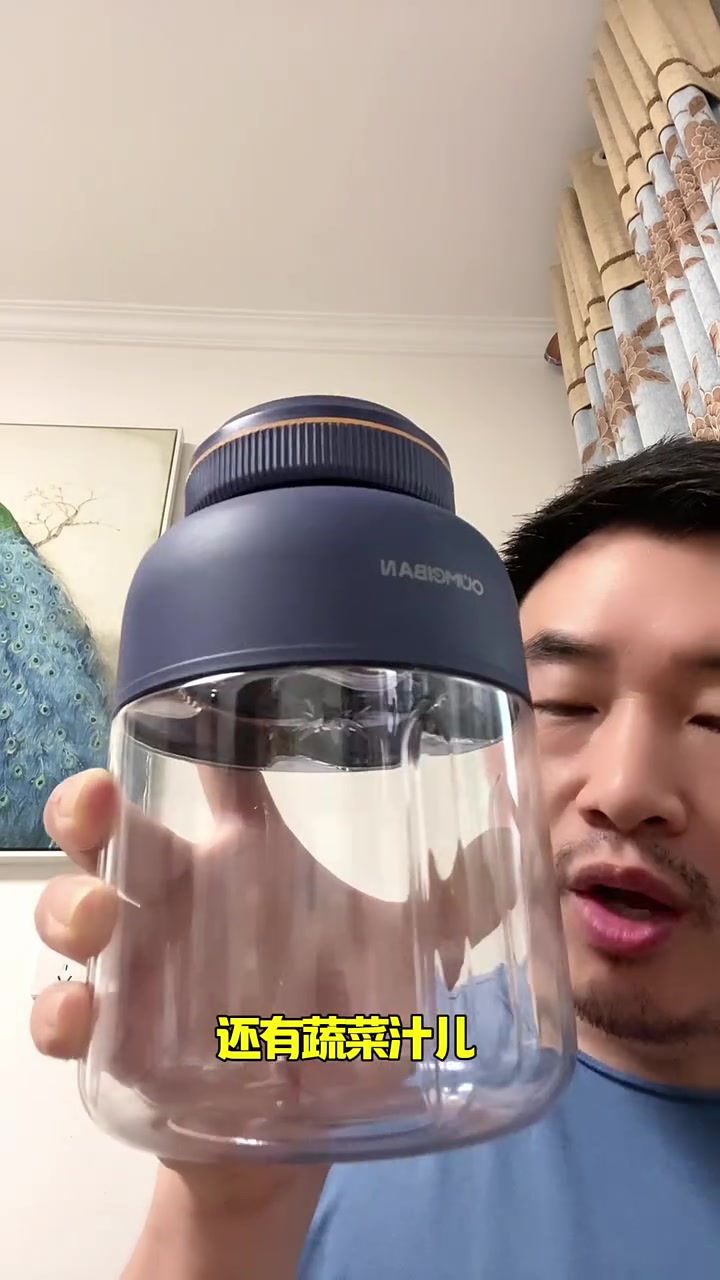 这款榨汁机太好用了,想喝一杯鲜榨的果汁非常简单操作,有了它每天都能喝到鲜榨的果汁了,而且清