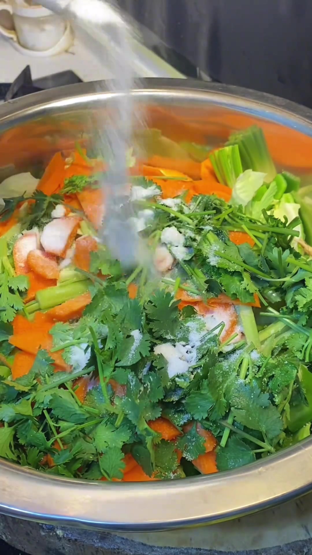 过年大鱼大肉吃腻了？试试这超开胃油咸菜做法！