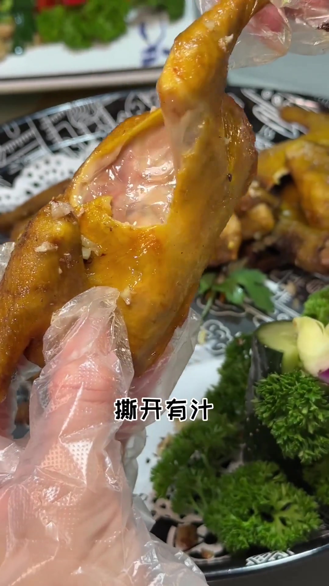 煤炉瓦撑粥，芋头煲水鸭很棒！天台团建能唱K！