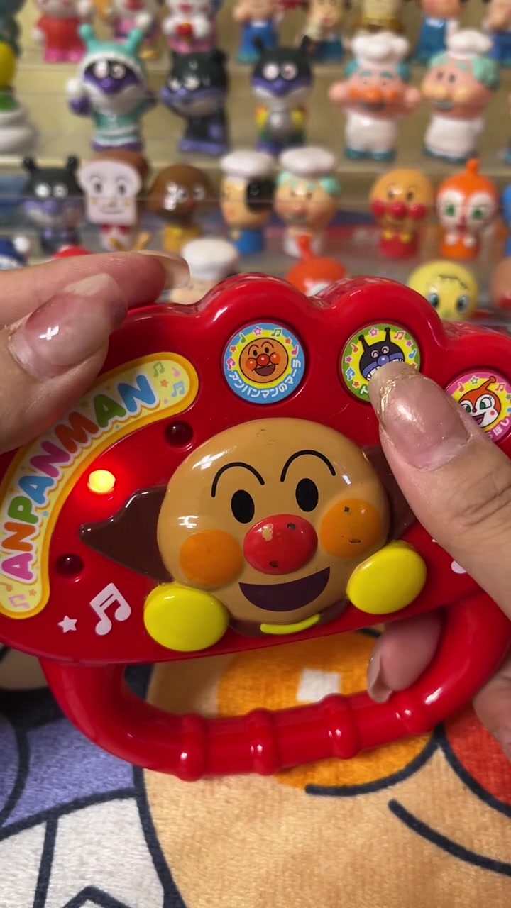 面包超人小月龄音乐手摇鼓玩具