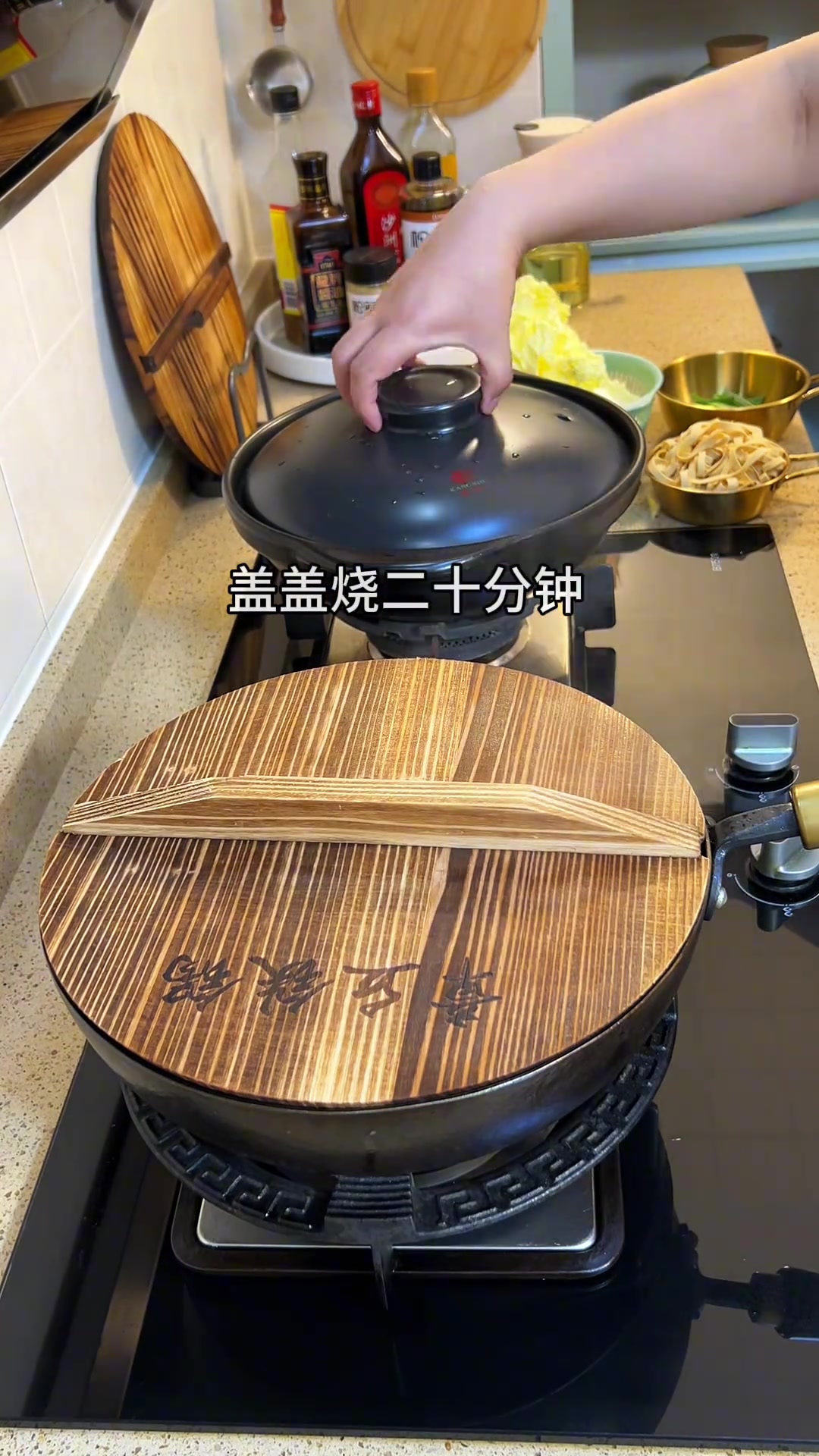 咸鸭腿小锅子可以安排了，香香辣辣，咸香入味