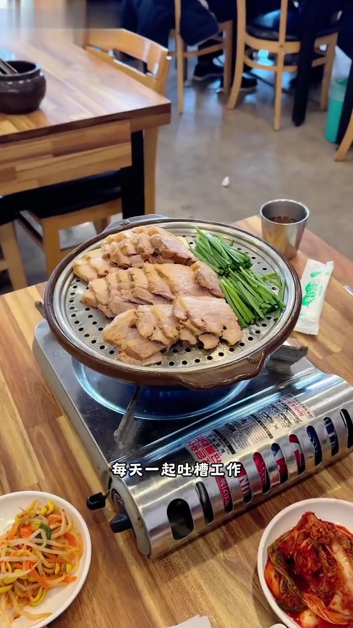 韩国职场人Vlog：牛肉饺子锅、红薯热狗、江南烤肉局