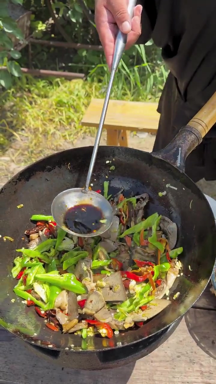 大碗喝酒,大块吃肉,好不痛快