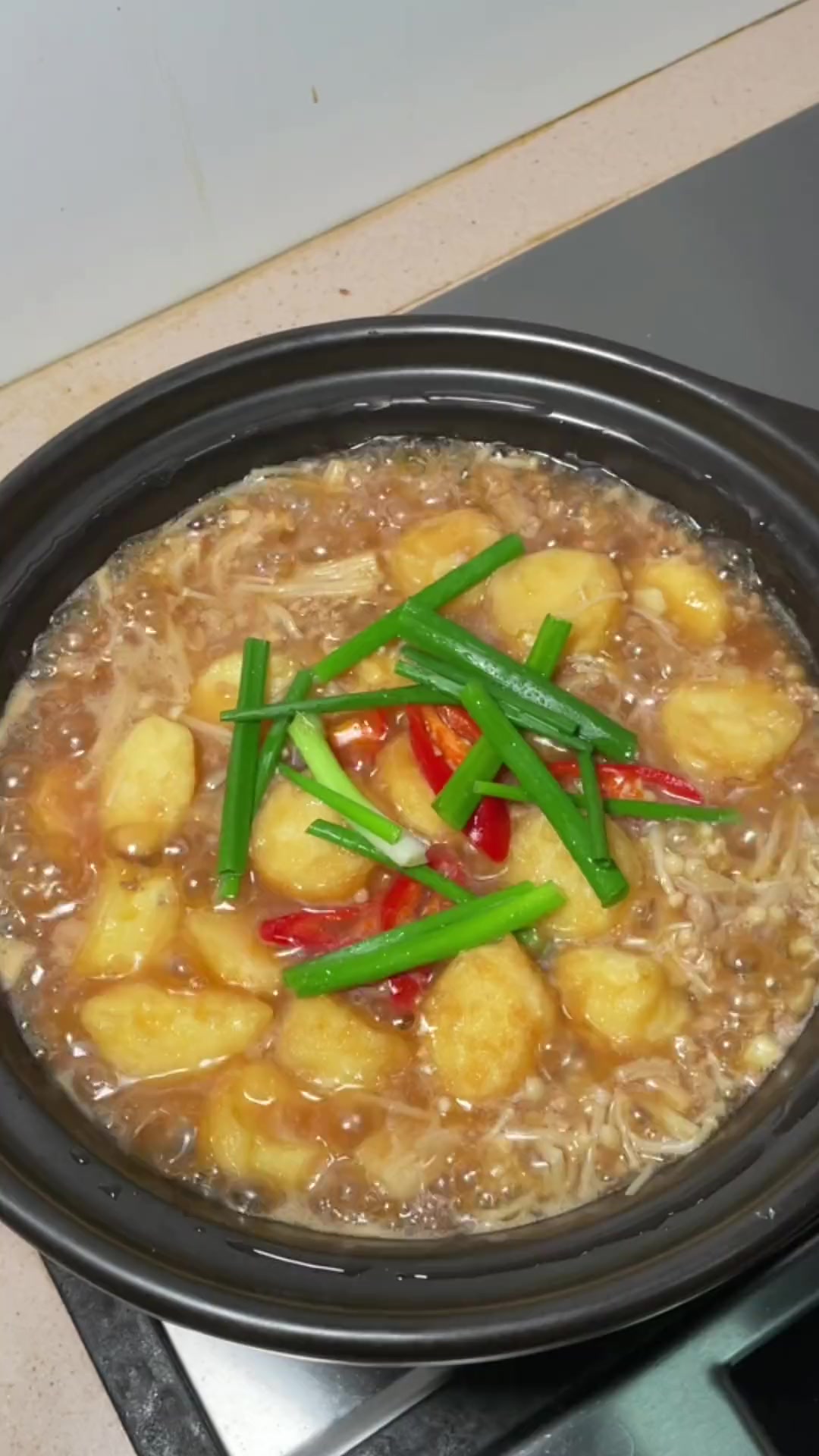 超爱饭店的金针菇豆腐煲，有它能干三碗饭