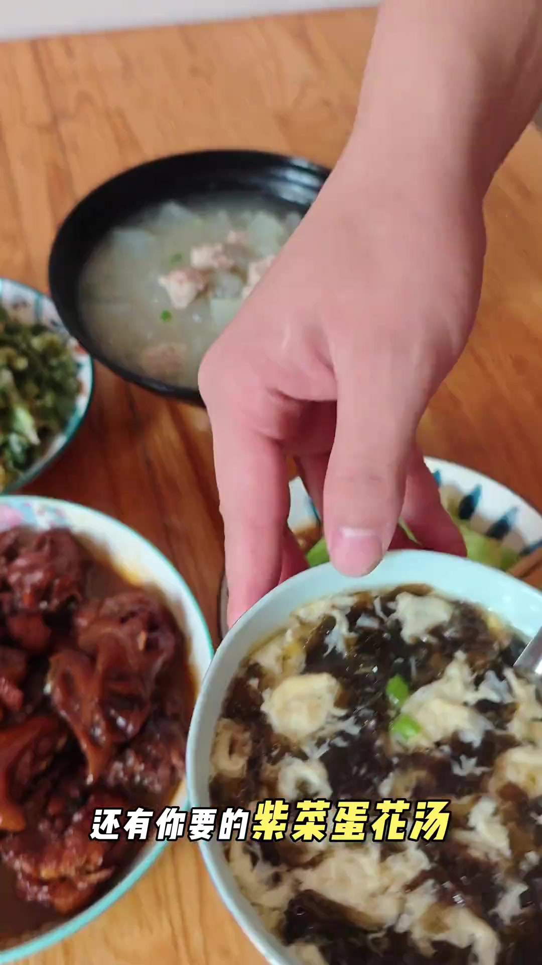 坐月子第32天-今日菜系:炒小公鸡,耗油生菜,鸡蛋炒蒸菜,冬瓜瘦肉丸,紫菜蛋花汤,马蜂菜馒