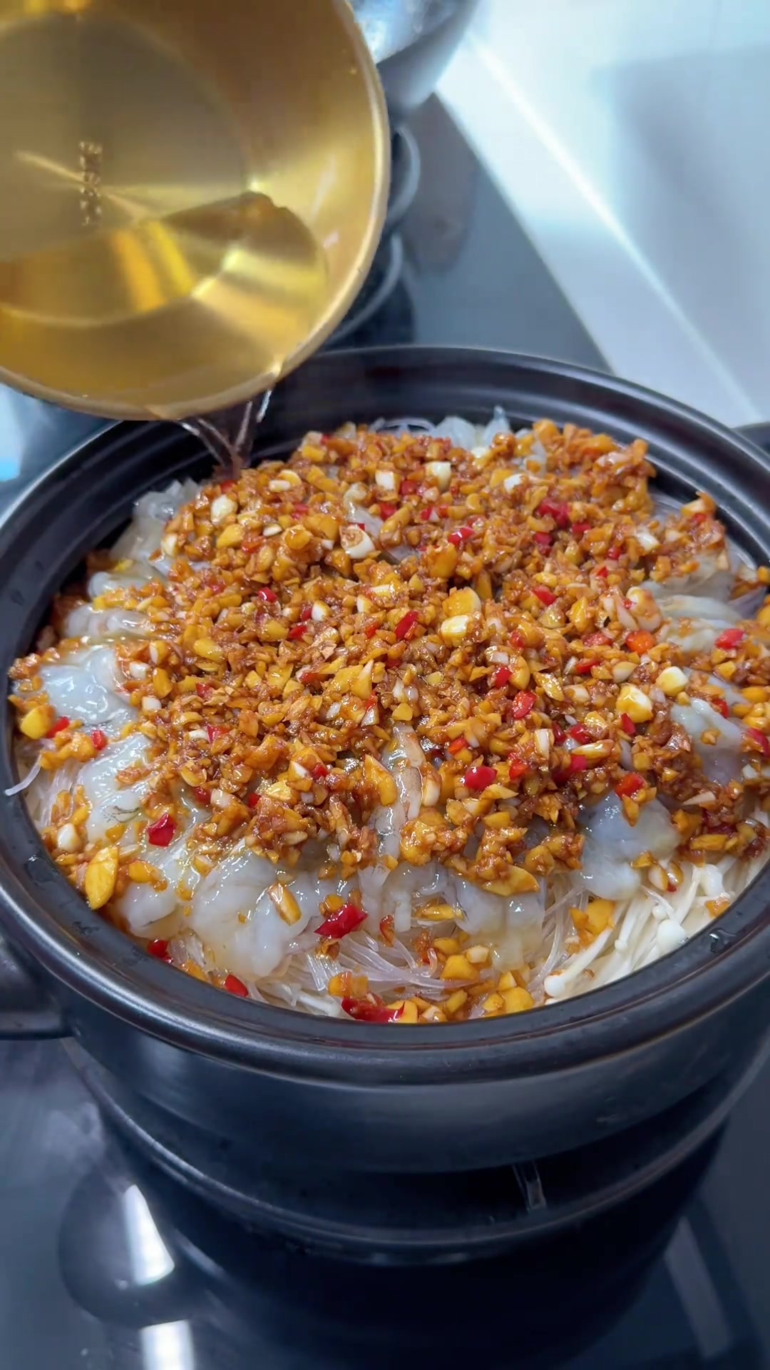 今日份简单美味蒜蓉虾仁粉丝煲,超好吃!