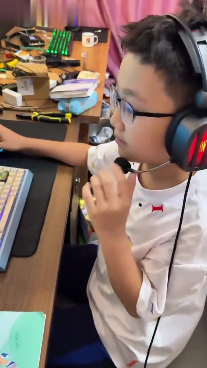 烧饼哥查房小烧饼,哪里有什么起跑线,游戏时间只看爆头线