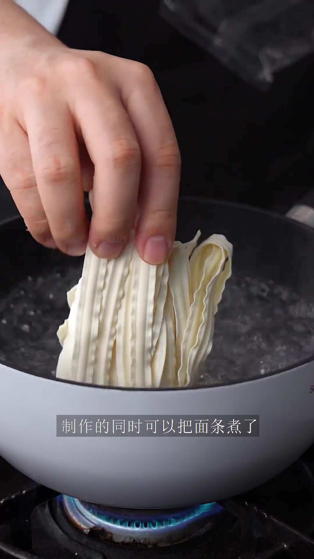 酸香浓郁中式番茄肉酱拌面做法，简单易学！