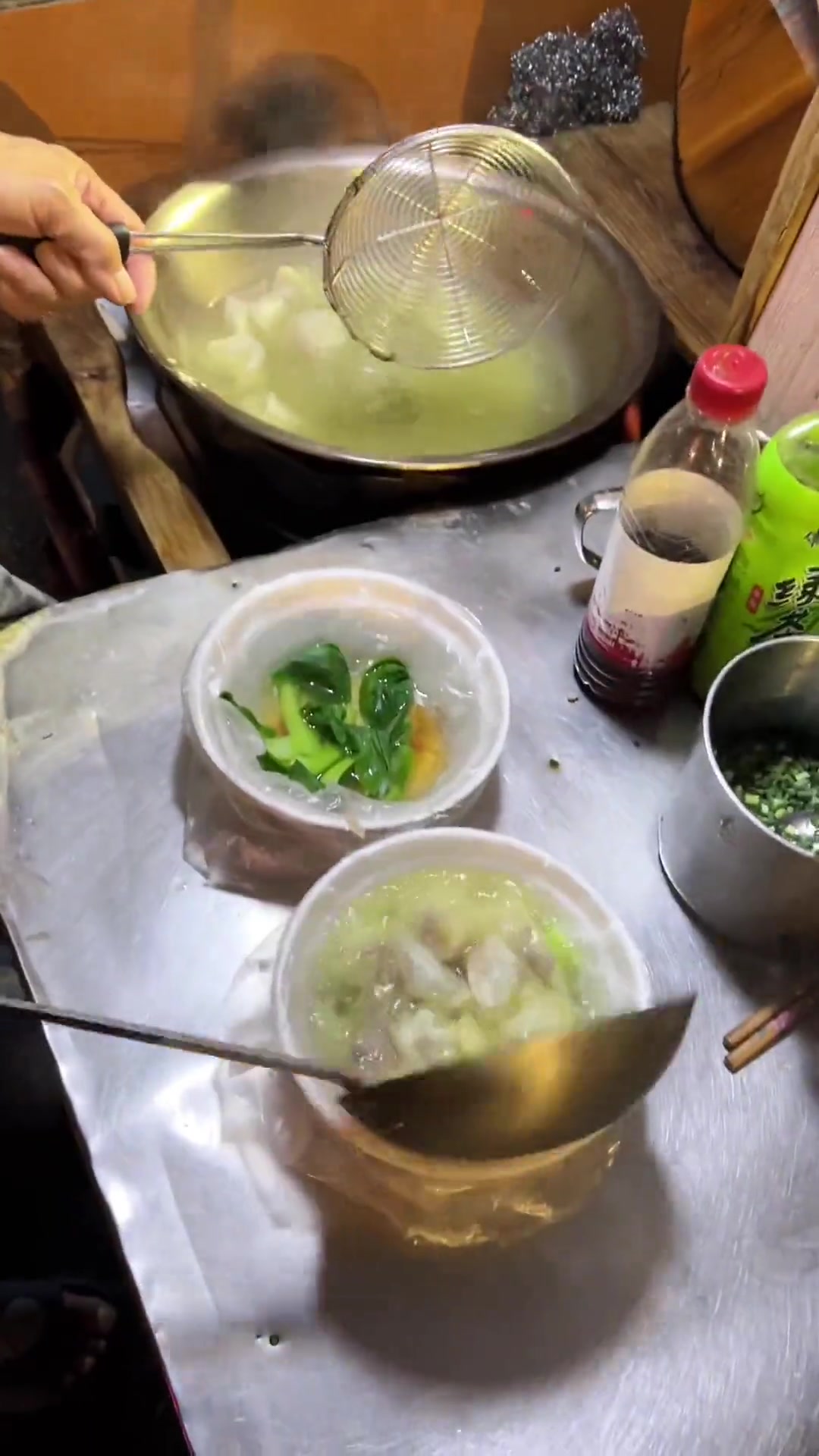 温州街头生烫馄饨！卖了二十多年的老味道～