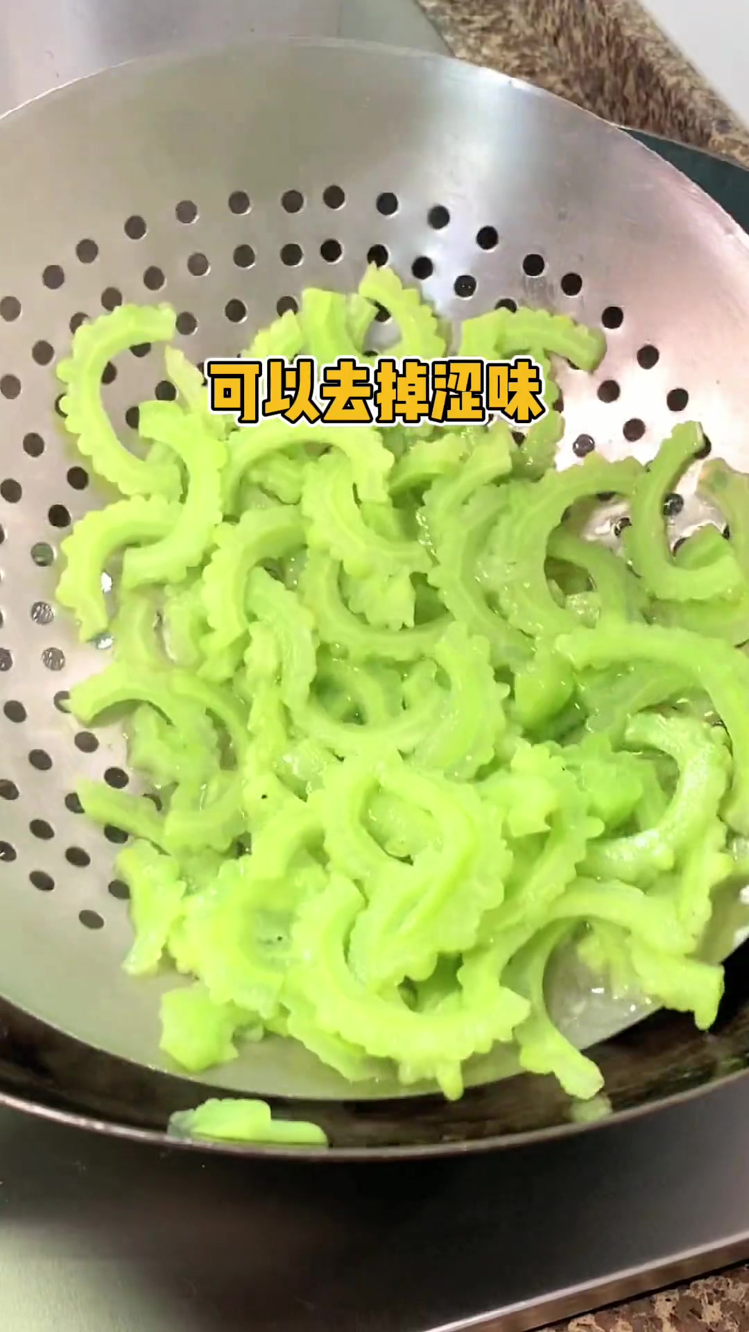 潮汕家常菜苦瓜薄壳排骨汤,夏天吃正当季!
