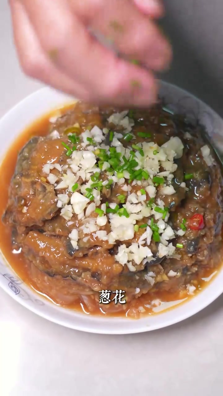 湖北天门蒸菜的代表“泡蒸鳝鱼”，酸中带甜，是地道的湖北美食，深受各地食客的喜爱！