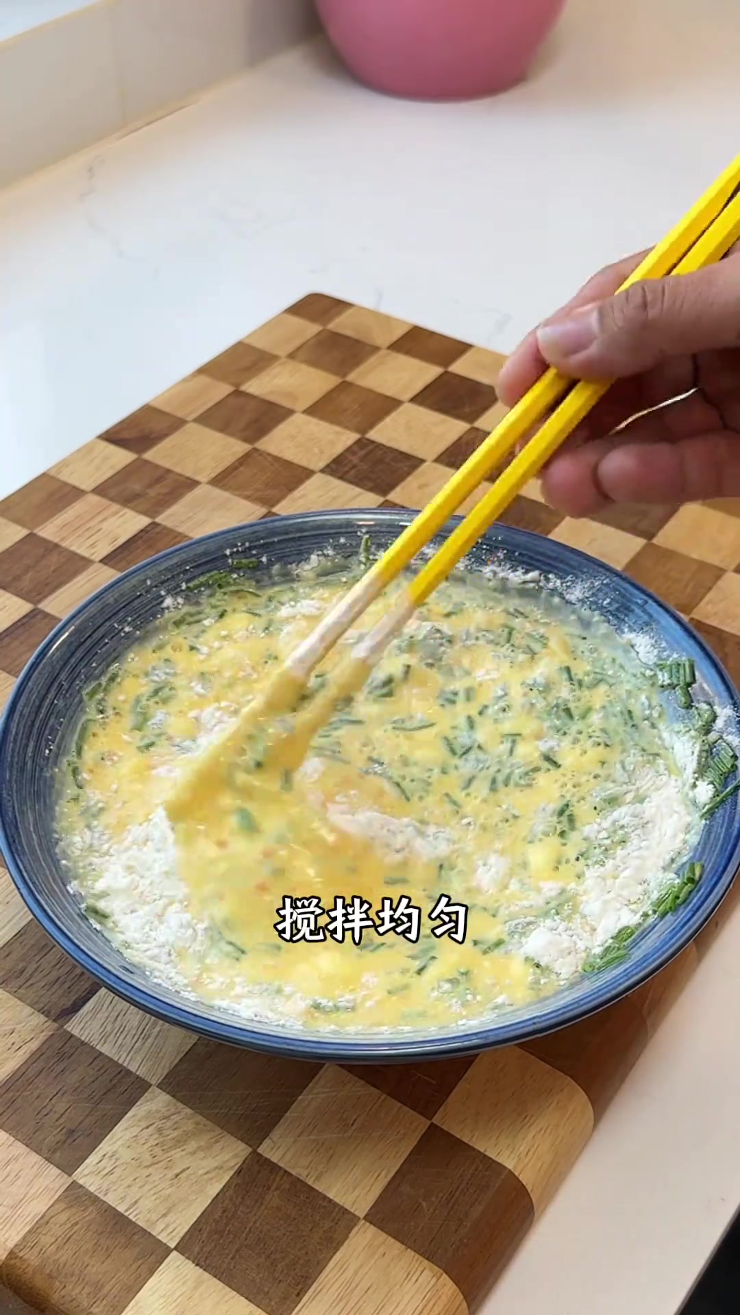 香甜软糯苹果小米粥，柔软劲道早餐鸡蛋饼