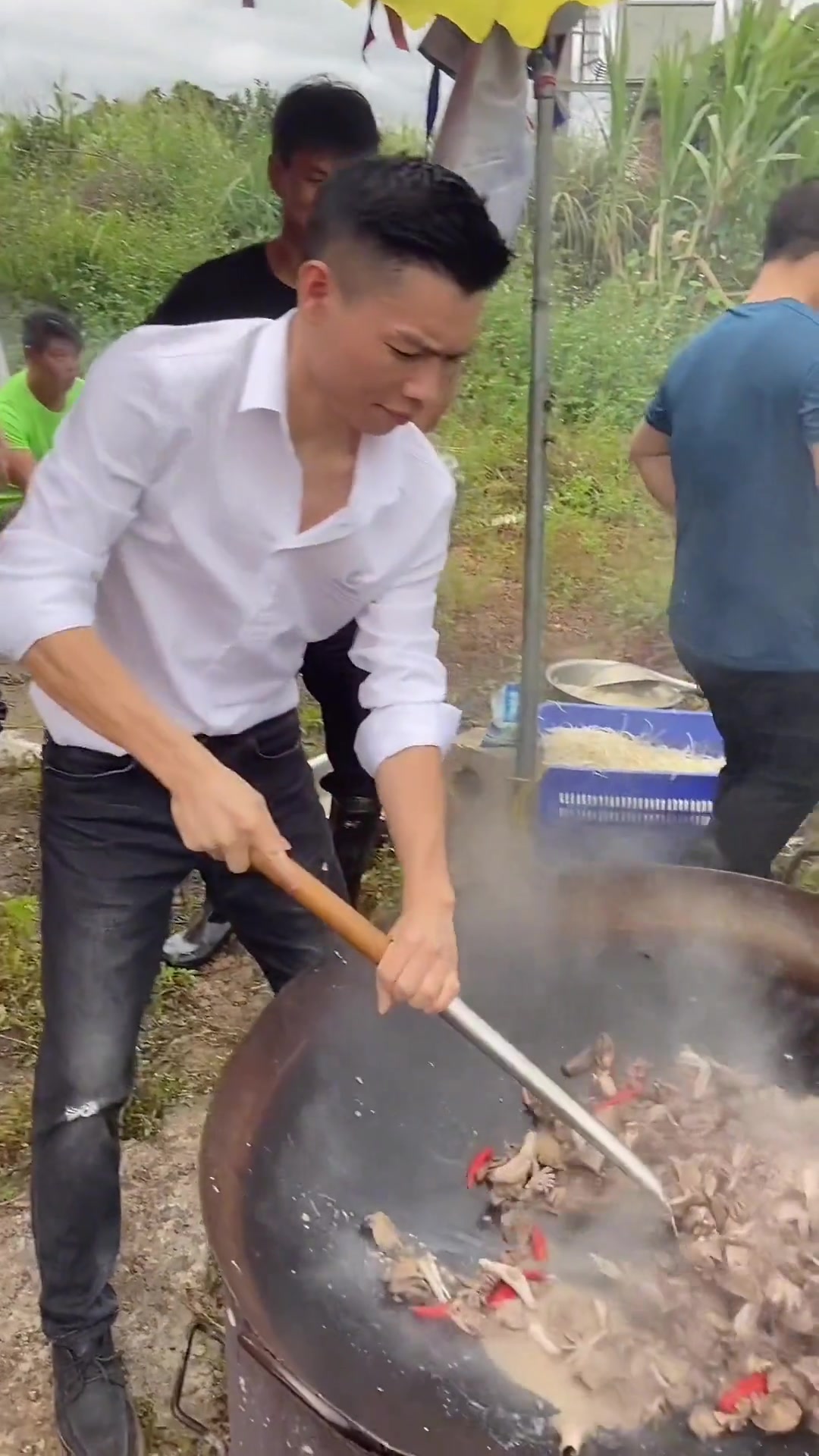 这点鸡皮蒜毛根本没当回事,反正出院继续浪