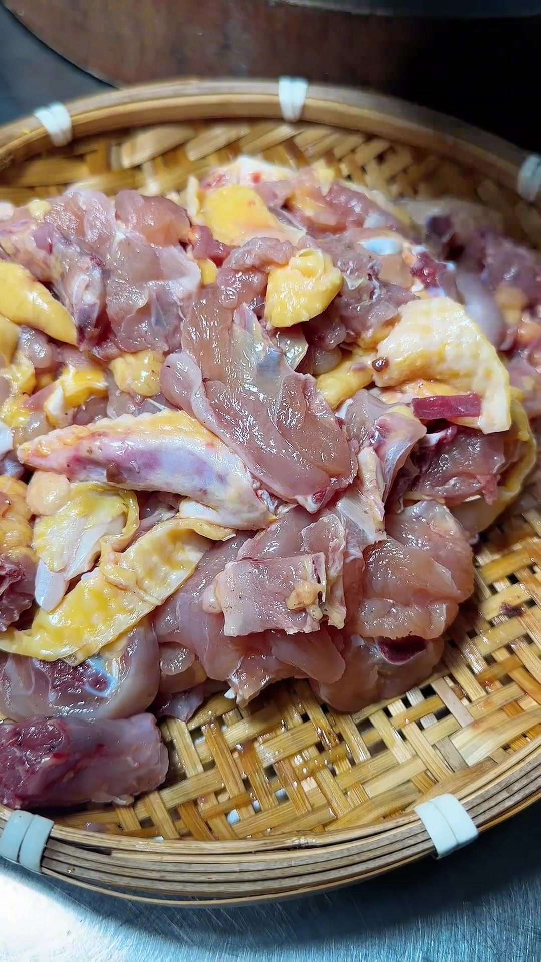 自家红辣椒蒸鸡肉，加豆豉，鲜香辣超开胃